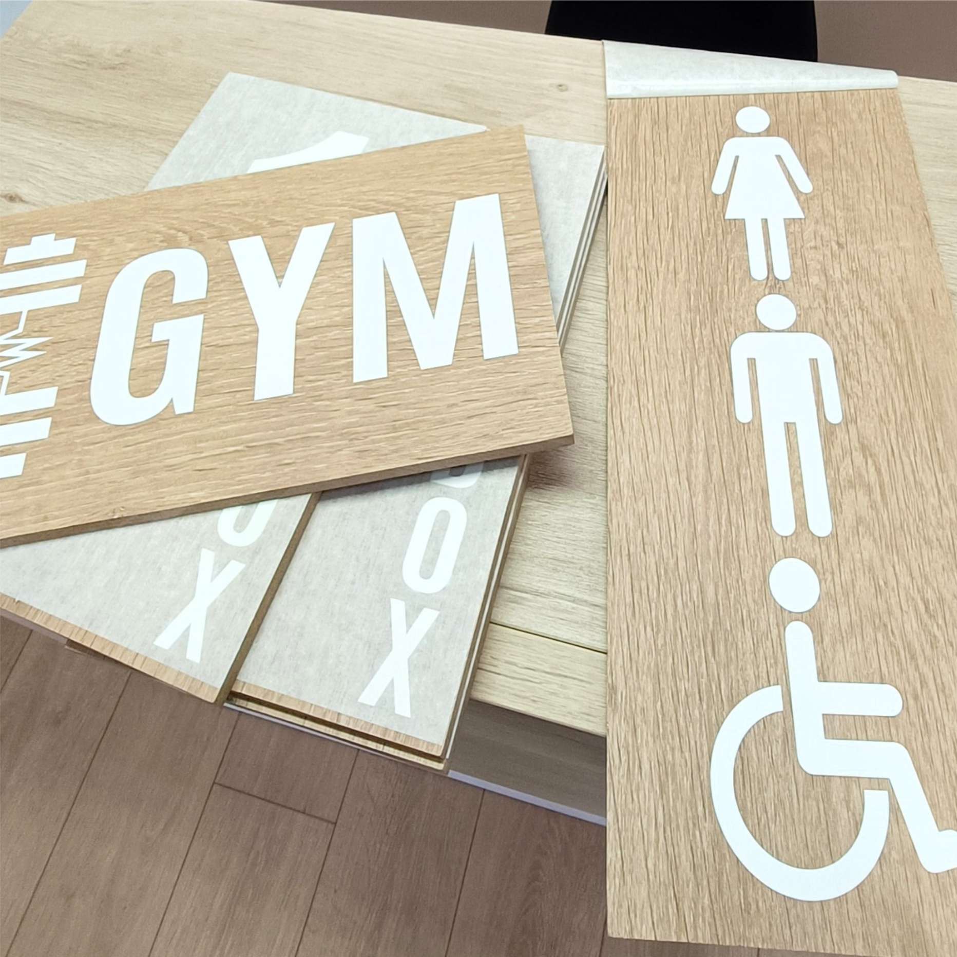 2 PLACAS SALAS FISIOTERAPIA